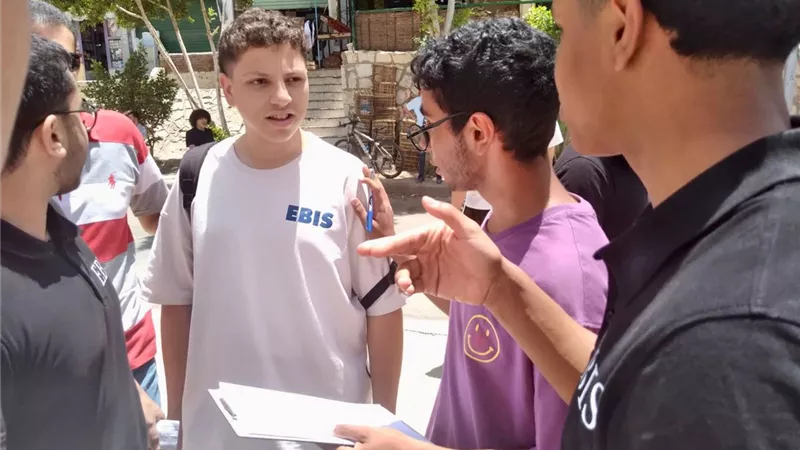 طلاب الثانوية العامة 2023 يبدأون امتحان مادة الاحصاء