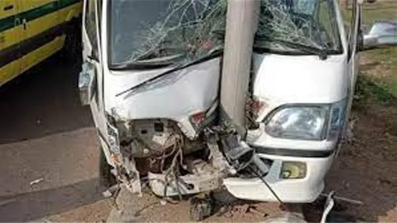 إصابة 8 في اصطدام سيارة ميكروباص بعامود إنارة بأسيوط