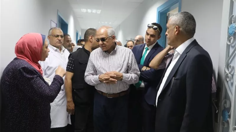 محافظ الجيزة يتفقد مستشفي بولاق الدكرور العام