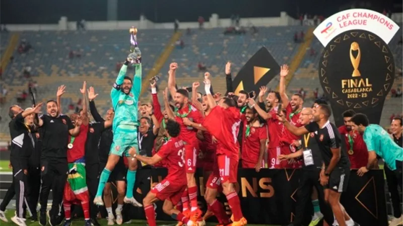نصف مليون جنيه لكل لاعب بالاهلى مكافأة الفوز بالبطولة الافريقية