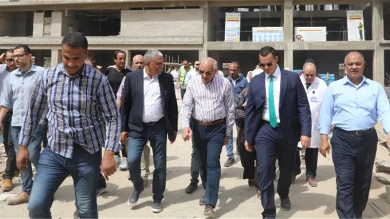 محافظ الجيزة يتفقد العمل فى مستشفي بولاق الدكرور العام