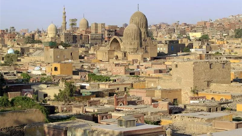 أستاذ آثار إسلامية: 100 مقبرة مهددة بالإنهيار في الإمام الشافعي