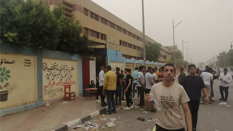 طلاب الثانوية العامة بأسيوط يشكون من صعوبة امتحان الإحصاء