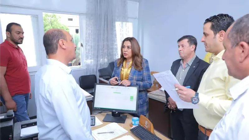 المحافظ تفاجئ ديوان مدينة دمياط وتشدد علي تحصيل المتأخرات