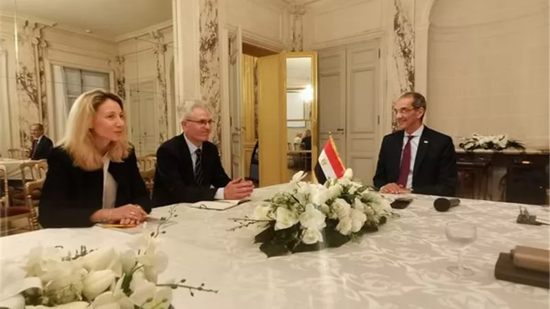 وزيرالاتصالات يبحث مع مسئولى كونتنتسكويرخطط عمل مركز التميزالجديد