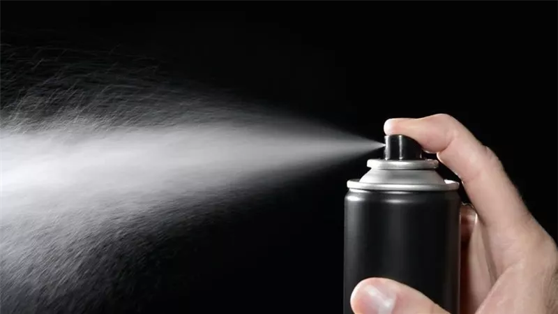 خلال الصيف..هل استخدام المرأة لمزيلات العرق يعد من الزنا؟