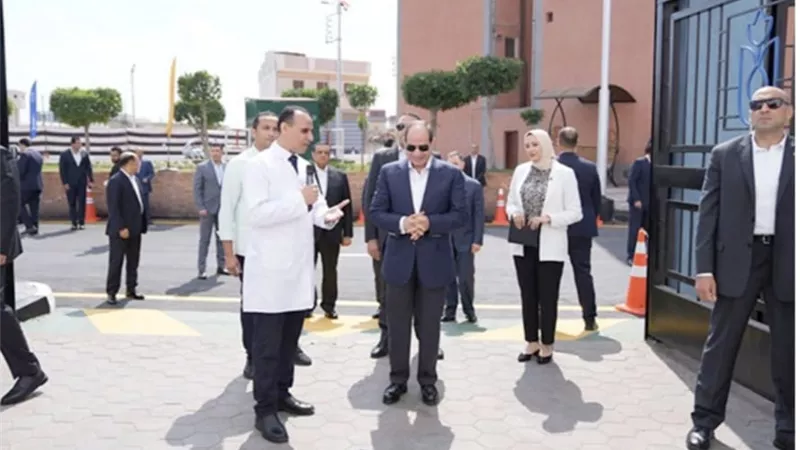 الرئيس السيسي يتفقد الوحدة الصحية ضمن مشروعات 