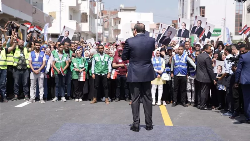 الرئيس السيسي يرحب بالشباب المتطوعين في 