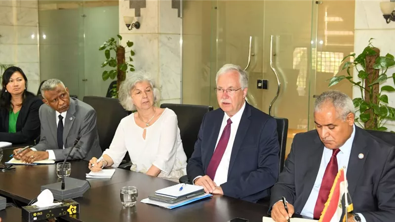 فؤاد والواعر يناقشان سبل التعاون المستقبلي في مشروعات التكيف