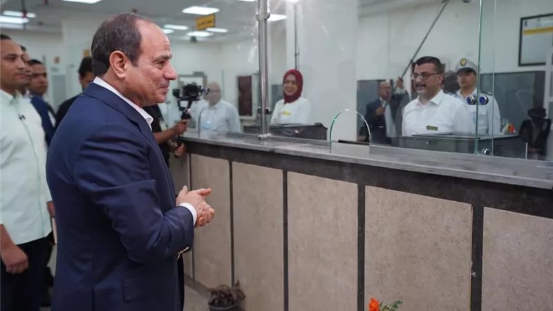 الرئيس السيسي يشكر العاملين بمجمع الخدمات التكنولوجية بقرية 