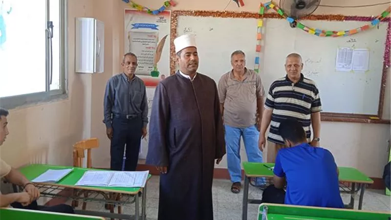 مدير أزهرية الإسماعيلية يتفقد مركز توزيع الأسئلة و معاهد الفتيات