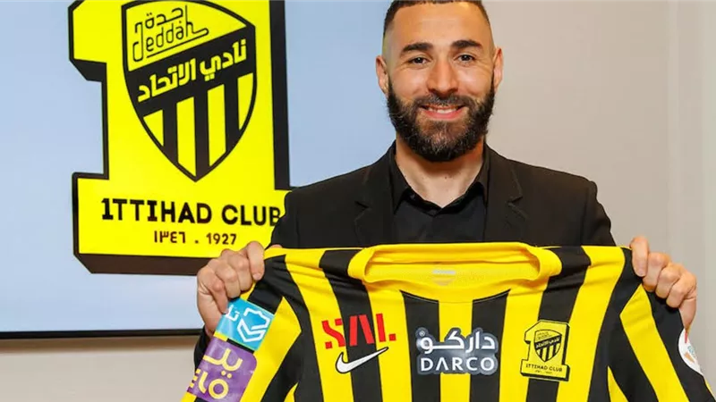 لاعب النصر ساخرا من انتقال بنزيما للاتحاد: لا نهتم