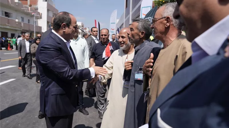 الرئيس السيسي يتفقد مجمع الخدمات الزراعية في قرية الأبعدية بمحافظة البحيرة