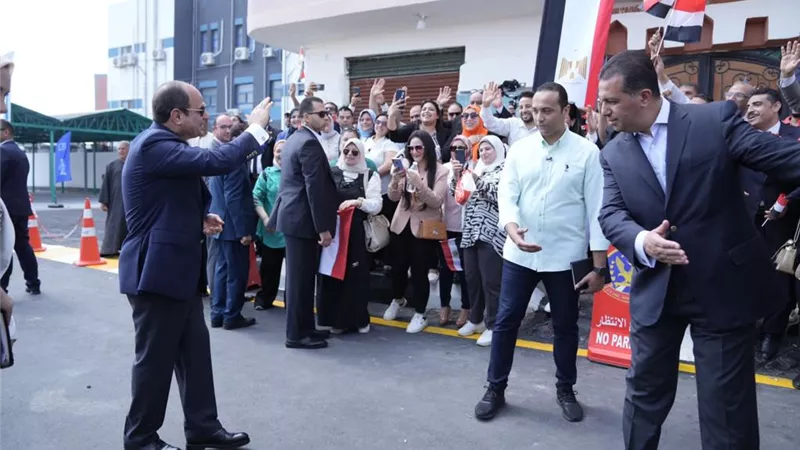 رفعت إسم مصر عاليا .. أهالي الابعدية يرحبون بالرئيس السيسي في البحيرة