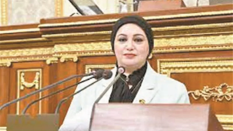 وكيلة لجنة القوى العاملة: لا فصل لأى موظف أو عامل.. سافر للخارج