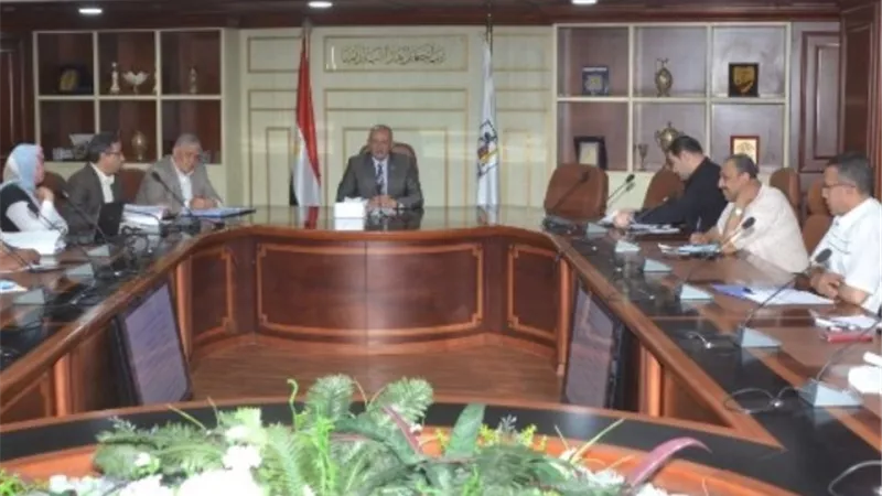 مراجعة معايير تفعيل الخطة الاستثمارية ببنى سويف