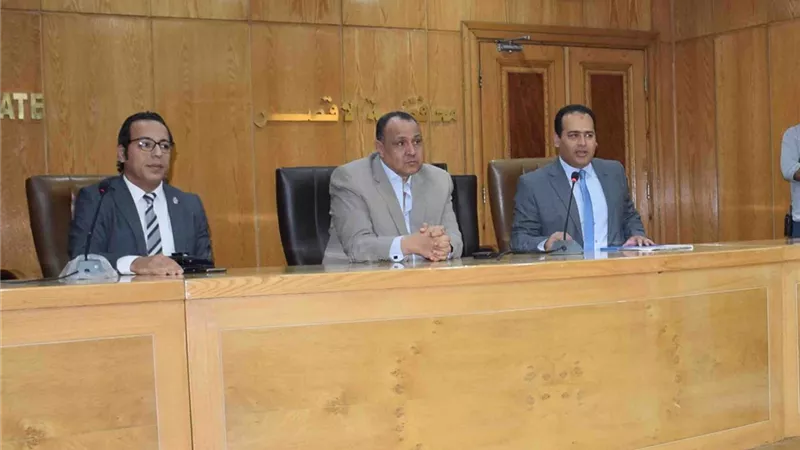 محافظ الأقصر يشيد بجهود حملة هيئة الرعاية الصحية للتبرع بالدم