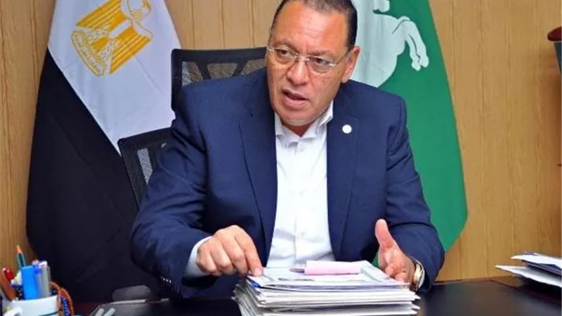 ضبط 3 طن دقيق بلدي مدعم بأحد المخازن
