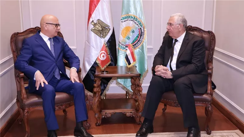 القصير يبحث مع نظيره التونسي تعزيز التبادل التجاري للسلع الزراعية