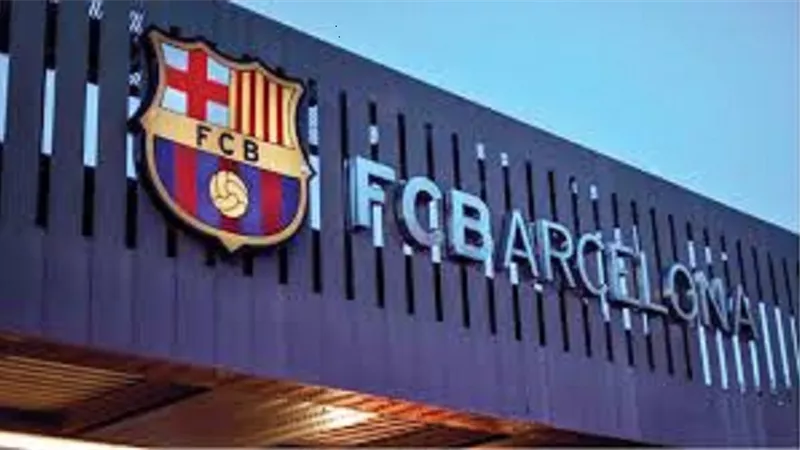 برشلونة يُجدد رسميًا عقد مدربه حتى 2024