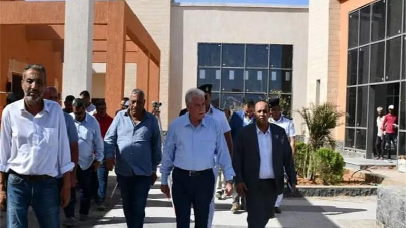 فوده يتابع مستجدات القرية التراثية بشرم الشيخ