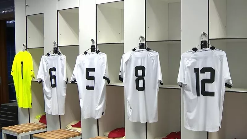 شاهد بالصور.. غرفة ملابس منتخب مصر قبل مواجهة غينيا