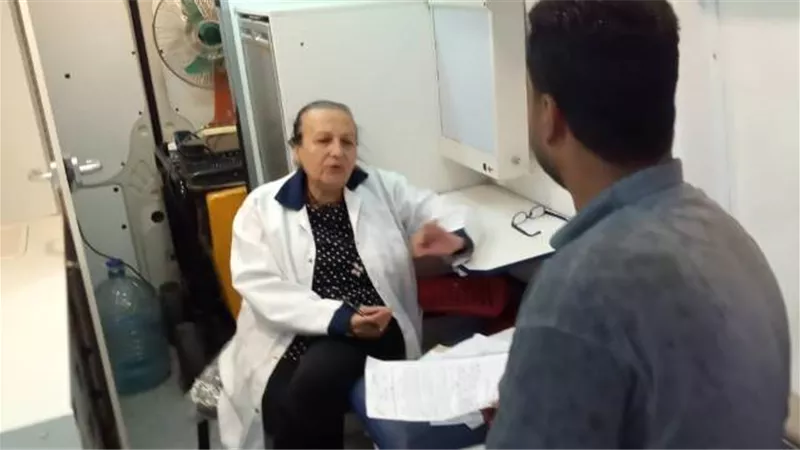 صحة الإسماعيلية تعالج 1124 حالة في قافلة طبية بقرية سرابيوم