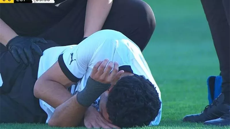 التصفيات الافريقية.. عمر مرموش يغادر مباراة مصر وغينيا مصاباً
