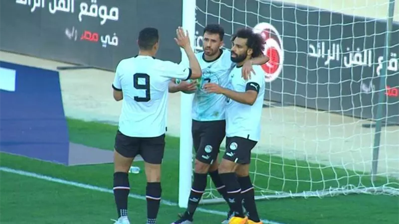 مصطفى محمد يسجل الهدف الثانى للفراعنة أمام غينيا ... فيديو