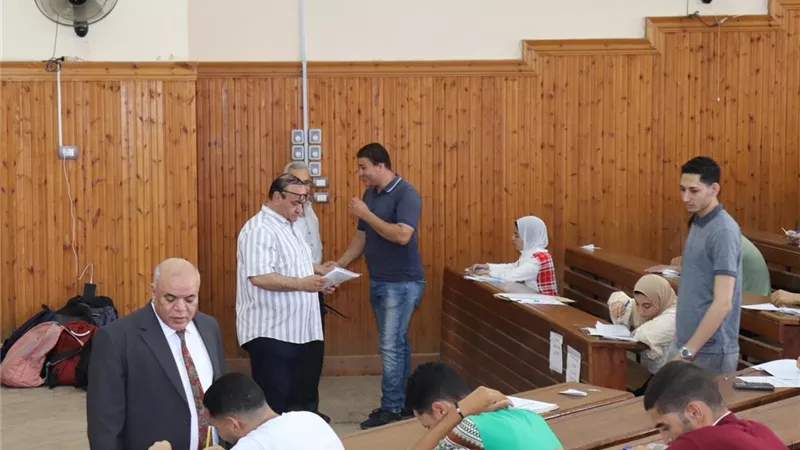 رئيس جامعة الدلتا التكنولوجية يتفقد اخر ايام الامتحانات