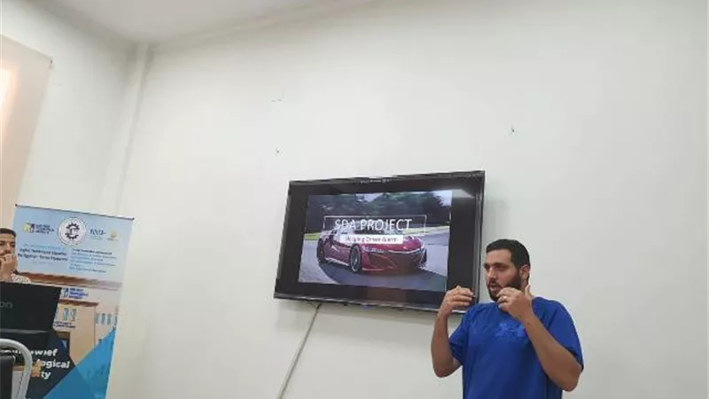 رئيس جامعة بني سويف التكنولوجية يشهد معرض مشاريع ريادة الأعمال