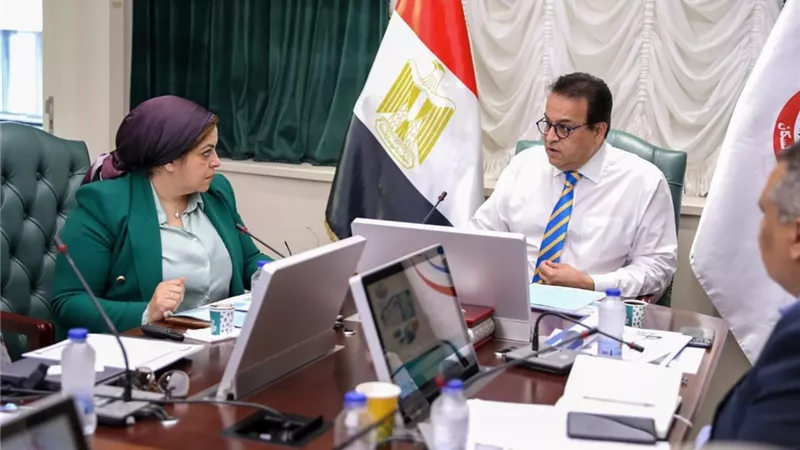 وزير الصحة يتابع آليات العمل بالمستشفيات والمراكز الطبية المتخصصة