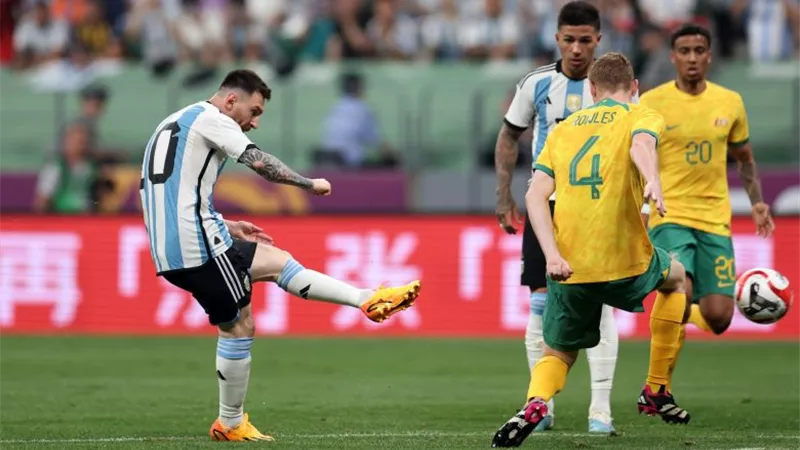 ميسي يقود الأرجنتين للفوز على أستراليا بهدفين نظيفين.. وديا