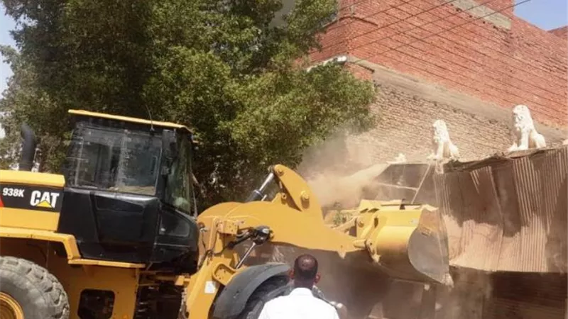 أشرف عطية يتابع جهود إزالة 30 حالة تعدى و أعمال التشجير