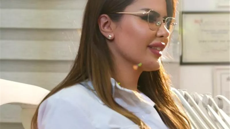 الدكتورة هناء براقي تكشف فوائد الفينير لتجميل الأسنان