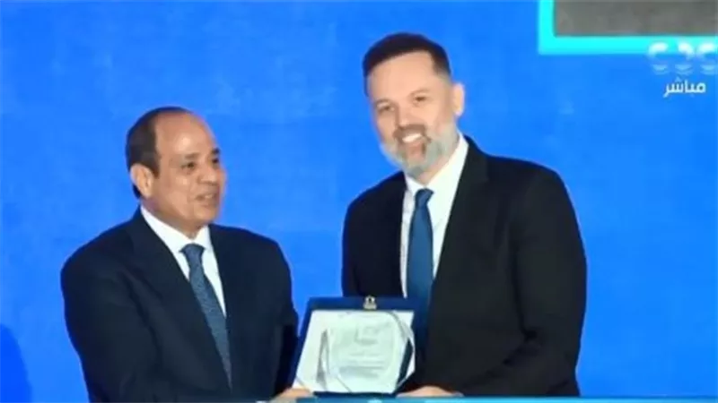 محمد محمود عبد العزيز يوجه الشكر للرئيس السيسي ويشيد بحياة كريمة