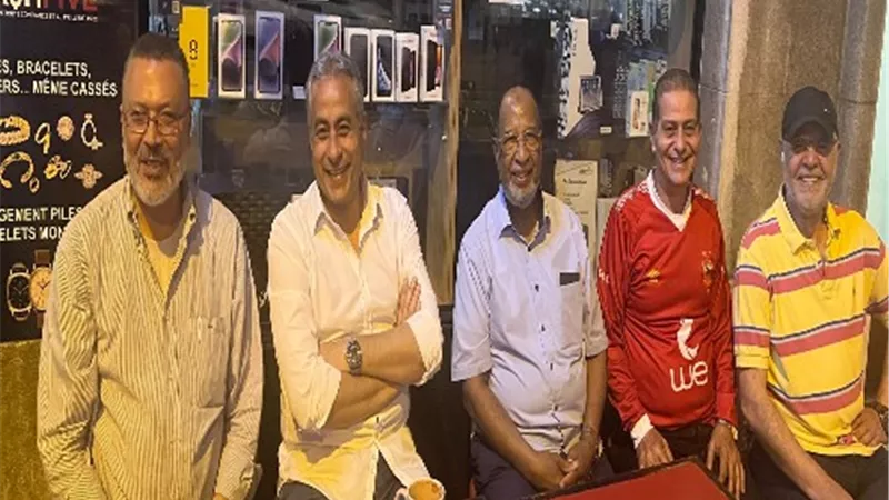 شحاتة يُطمئن ابناء مصر في جنيف على الأوضاع داخل بلادهم.. صور
