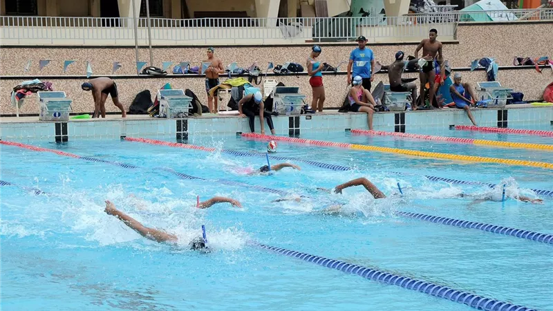 36 دولة تشارك في بطولة العالم للناشئين والماسترز للسباحة بالزعانف