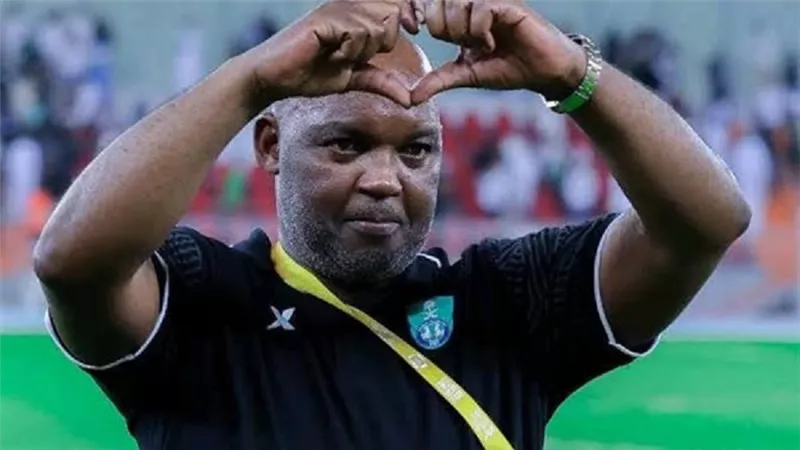 موسيماني يقترب من تدريب الوحدة الإماراتي