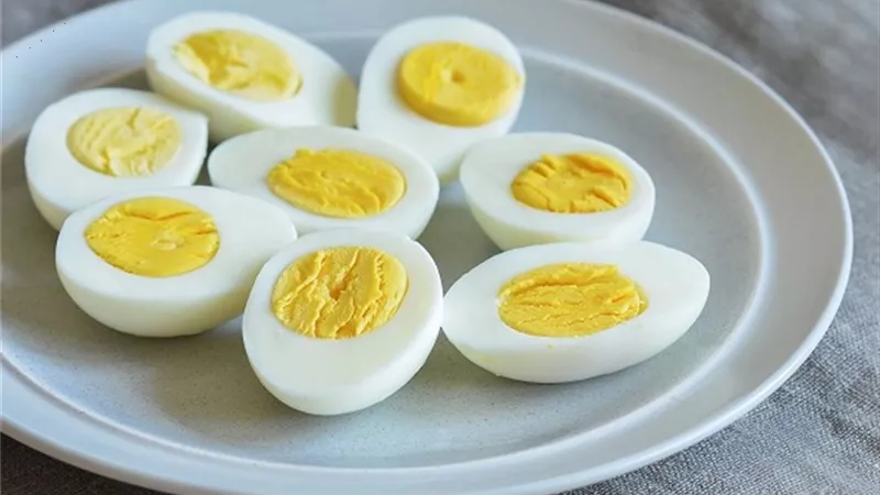 5 نصائح هامة لحل مشاكل البيض المسلوق