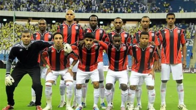 لاعب الأهلي السابق يتمم اتفاقه مع الرائد السعودي