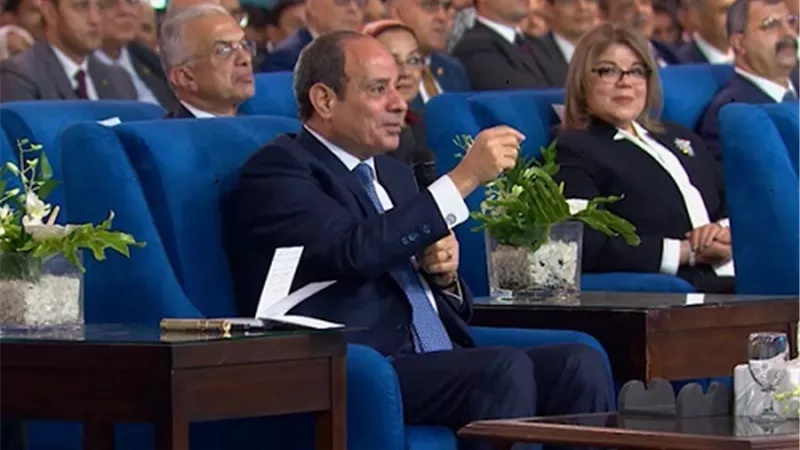 الدولار يتراجع.. في السوق السوداء
