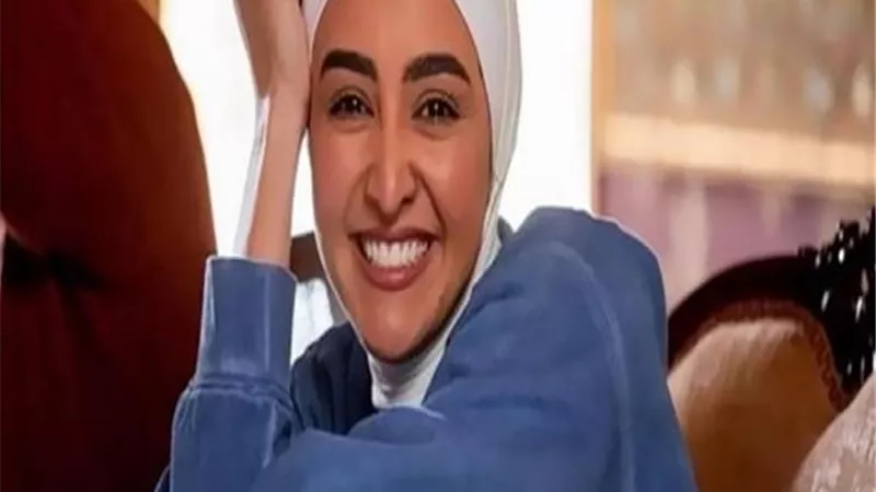 هلا رشدي تكشف معاناتها مع الأحبال الصوتية.أهلي عايزين يمشوني بجرس