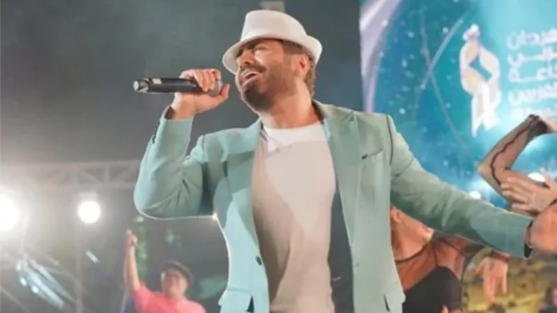 المهرجان العربي للإذاعة والتلفزيون يكرم تامر حسني كأفضل فنان عربي وشامل بالعالم