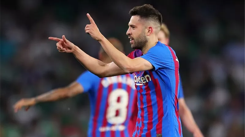 هل يندم برشلونة على تركه ؟ .. 4 أندية تتنافس للتوقيع مع ألبا