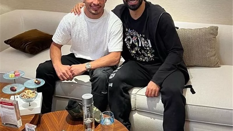 طارق حامد يحتفل بعيد ميلاد محمد صلاح