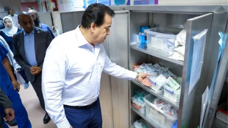 وزير الصحة يفاجئ مستشفى وادى النطرون بزيارة مفاجئة