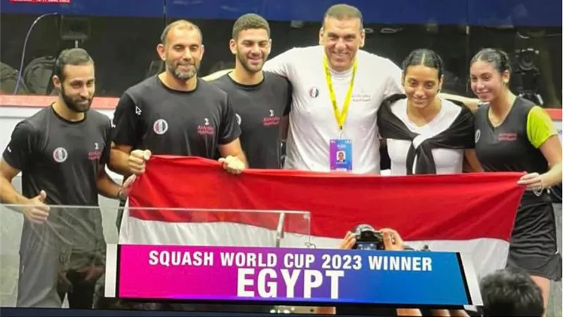 مصر تتوج بكأس العالم للاسكواش بعد الفوز على ماليزيا 2/1