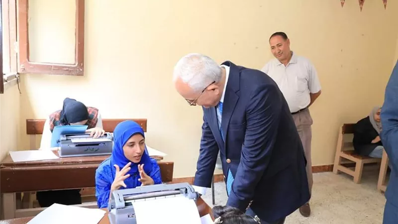 وزير التعليم يتفقد امتحان الثانوية العامة للمكفوفين بالإسماعيلية