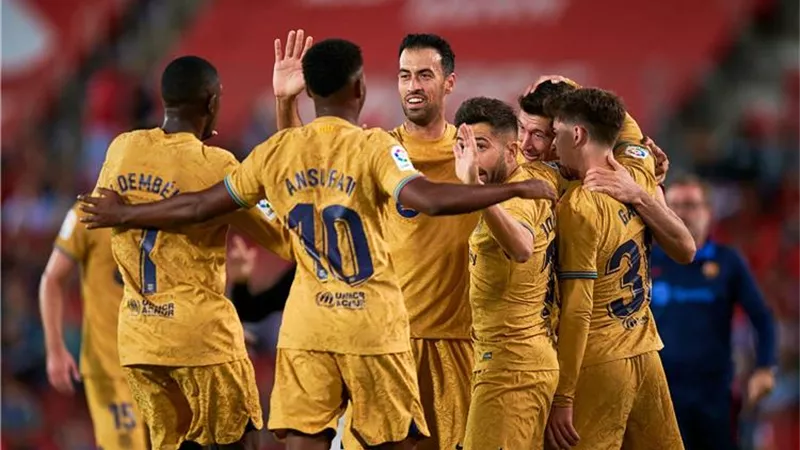 برشلونة يطالب مدافعه بالرحيل فورا